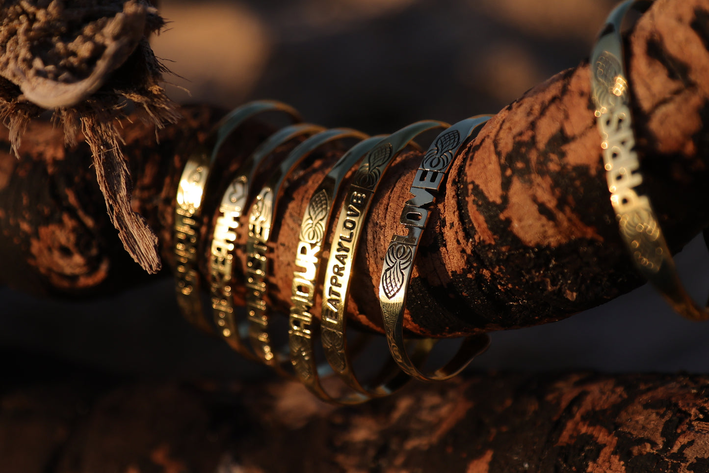 BRACELET EN LAITON GRAVÉ - "LOVE"