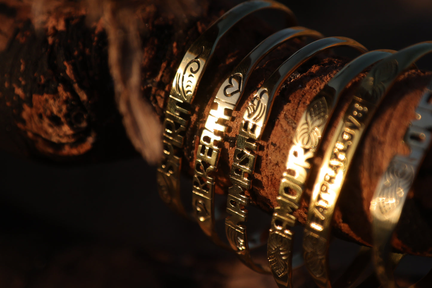 BRACELET EN LAITON GRAVÉ - "AMOUR"