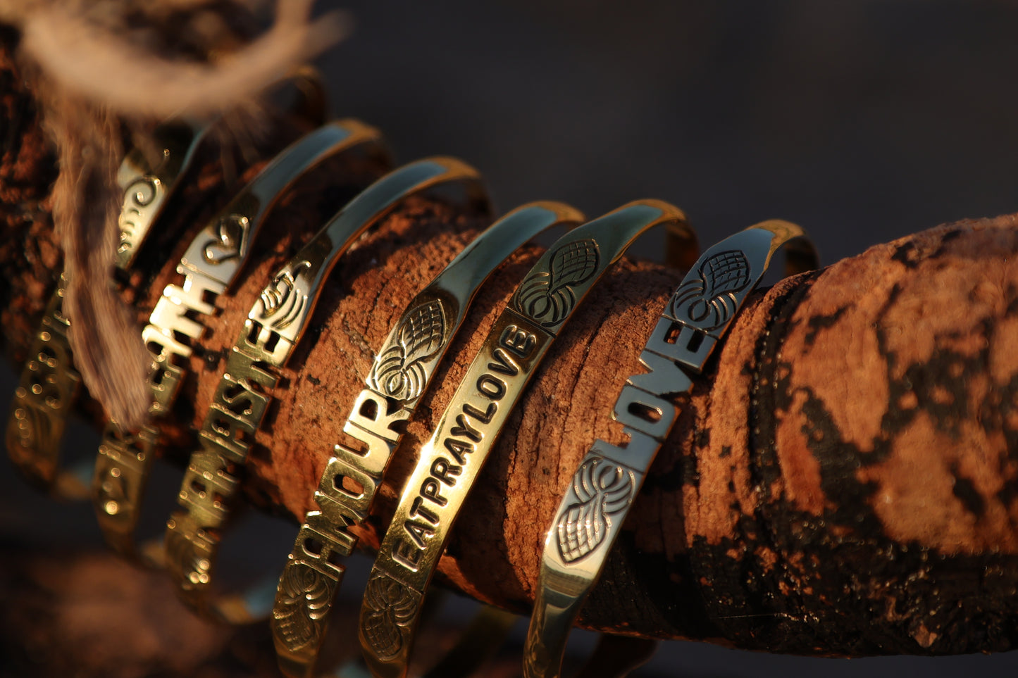 BRACELET EN LAITON GRAVÉ - "LOVE"