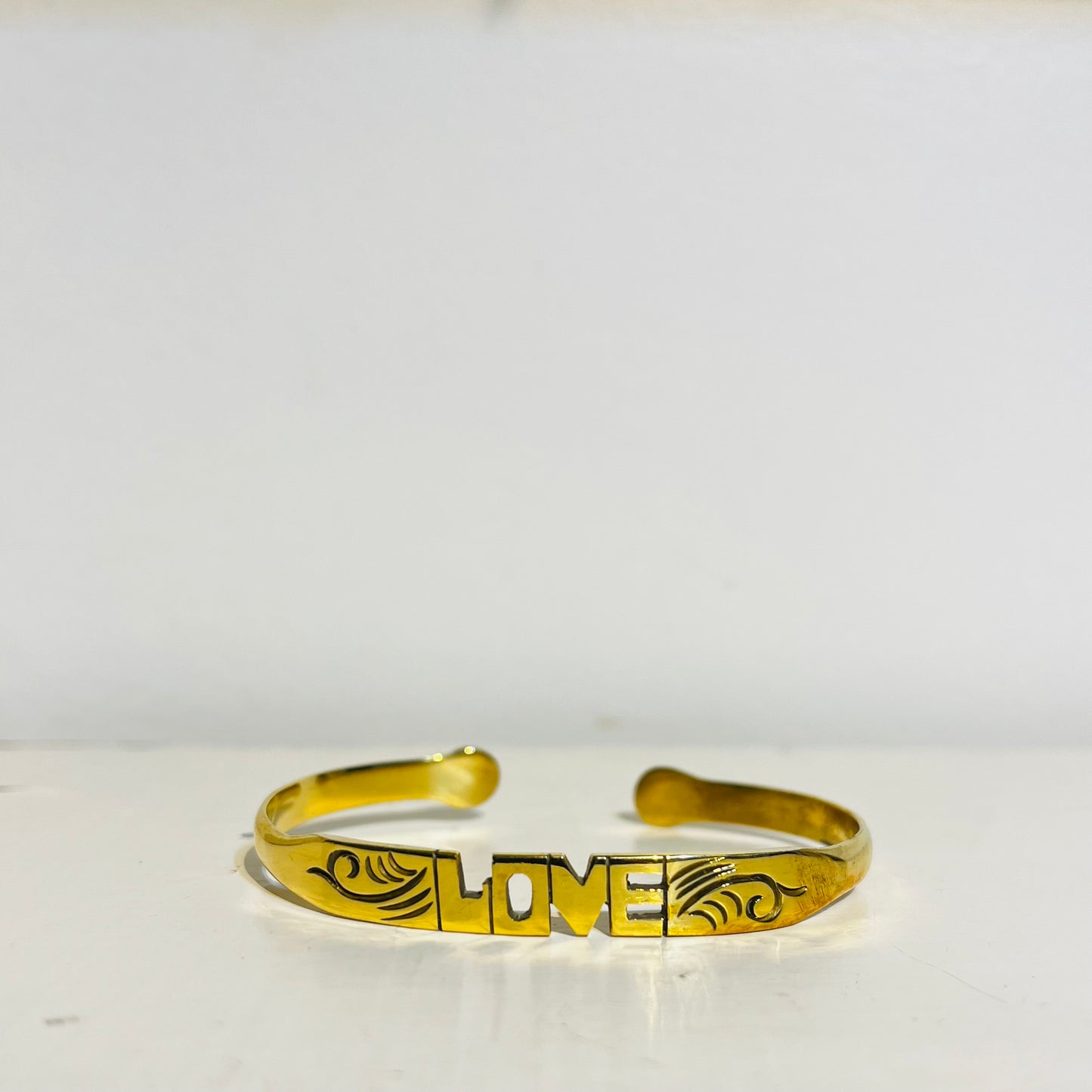 BRACELET EN LAITON GRAVÉ - "LOVE"