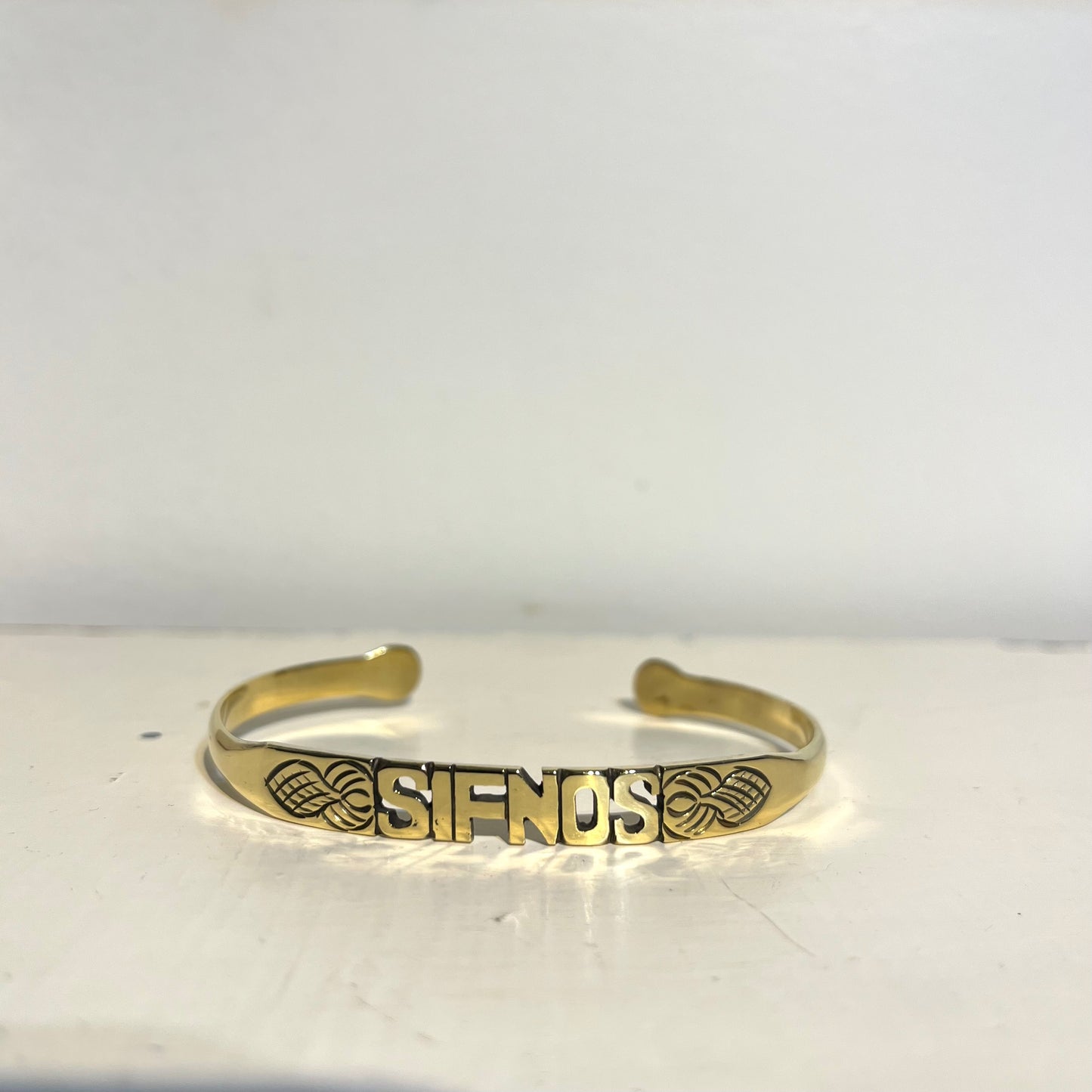 BRACELET EN LAITON GRAVÉ - "VILLE ou PAYS ou QUARTIER"