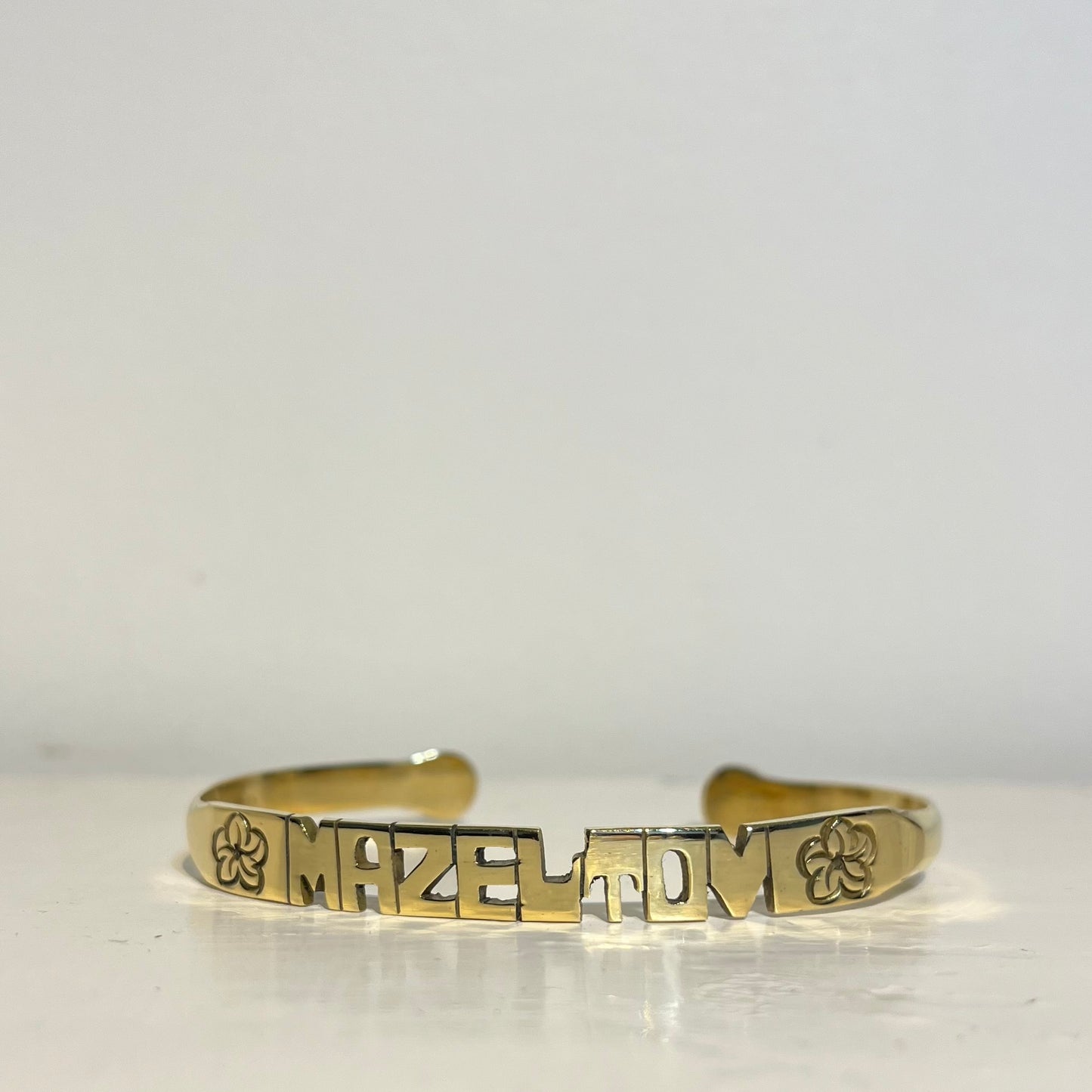 BRACELET EN LAITON GRAVÉ - "MAZELTOV"