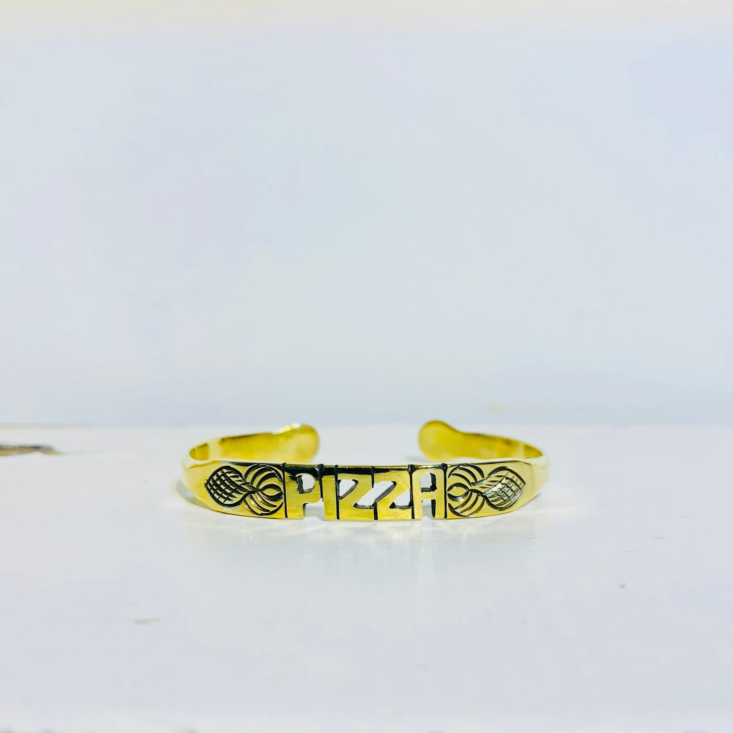 BRACELET KID EN LAITON GRAVÉ - "PIZZA"