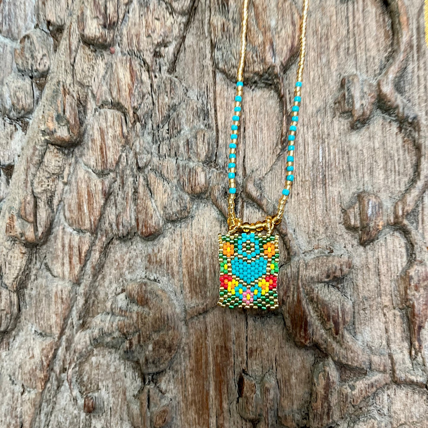 COLLIER LOVE