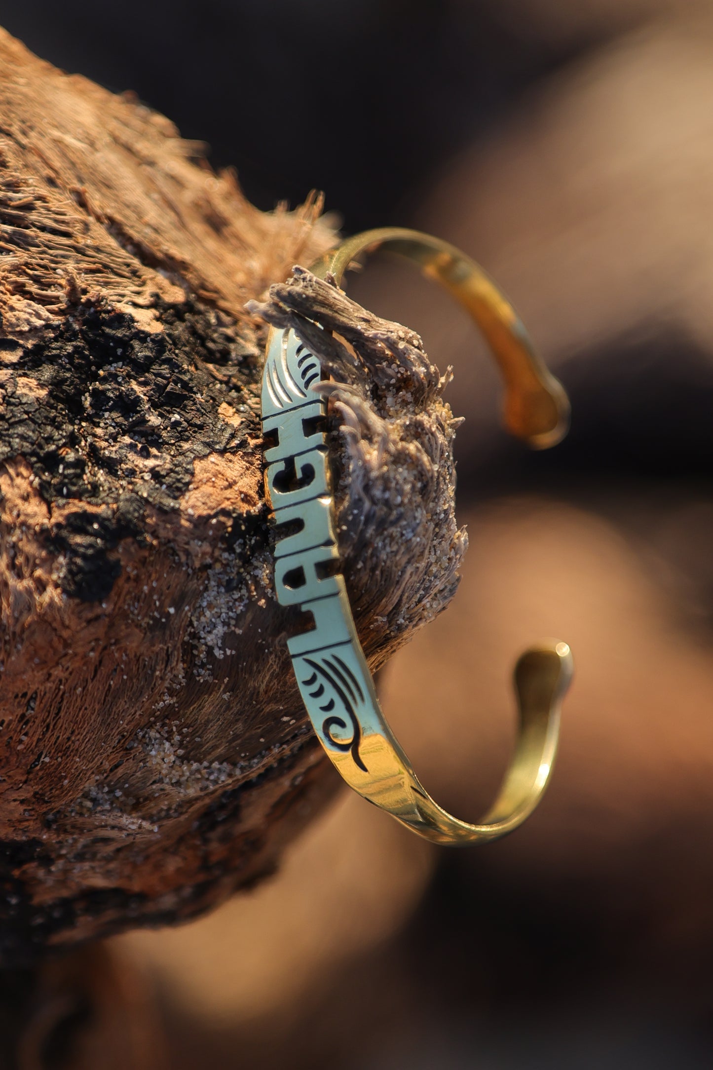 BRACELET EN LAITON GRAVÉ - "LAUGH"