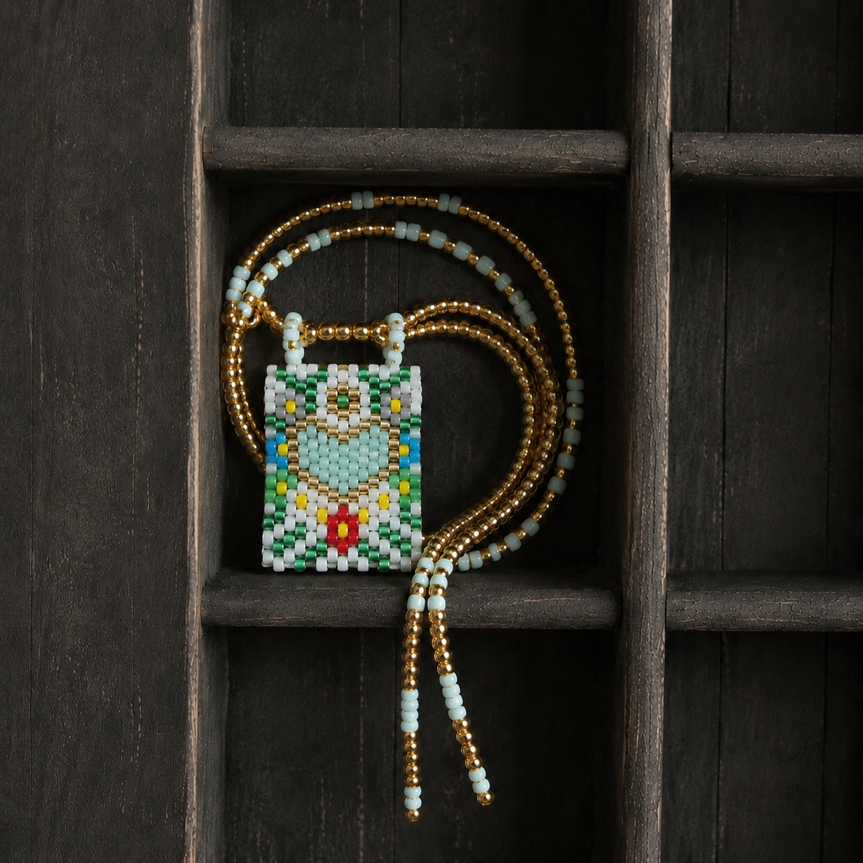 COLLIER LOVE