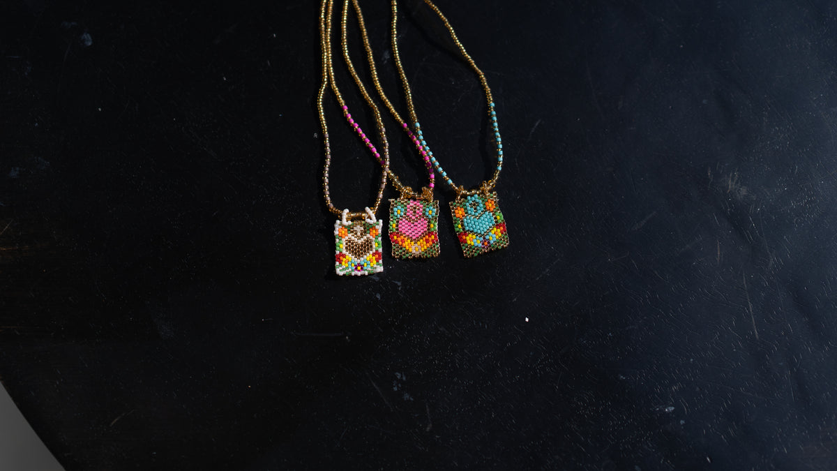 COLLIER LOVE