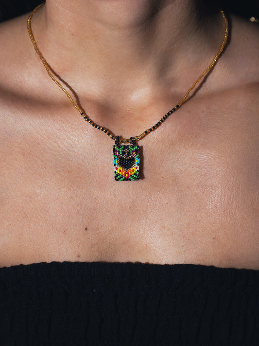 COLLIER LOVE
