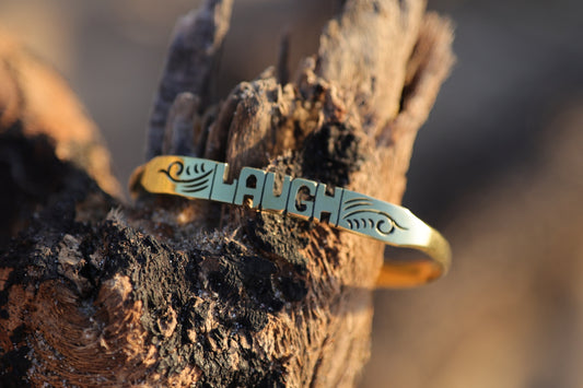 BRACELET EN LAITON GRAVÉ - "LAUGH"